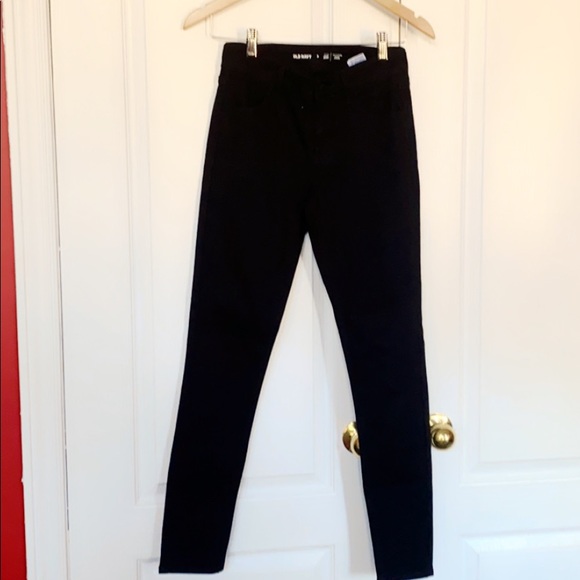 Old Navy Black Super Skinny jeans - Picture 2 of 5
